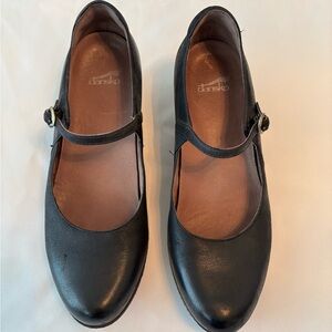 Dansko Classic Mary Jane wedge shoes. Ladies size 9 (40).